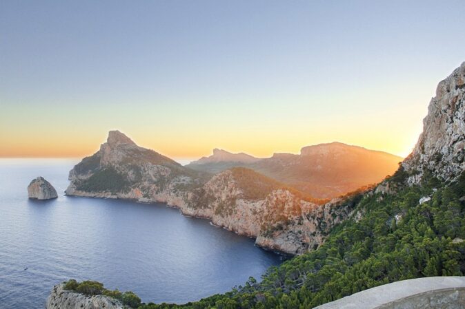 visiting Mallorca and its unspoilt scenery visiting Mallorca and its unspoilt scenery