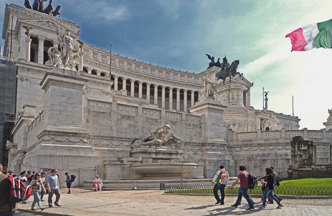 What to see & do in Rome in 24 hours What to see & do in Rome in 24 hours - piazza venezia, Rome, Italy