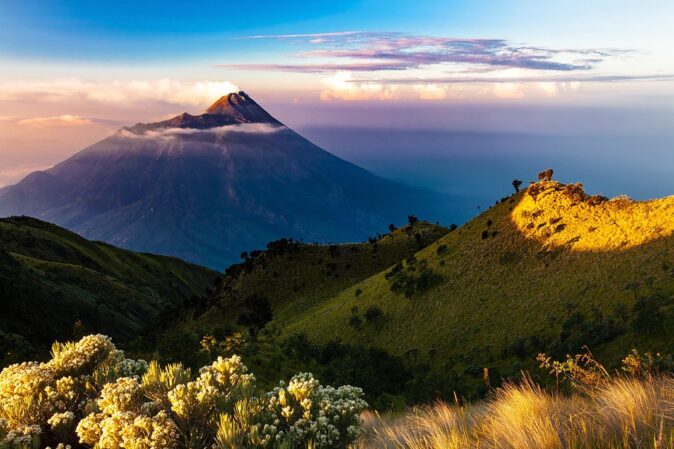 volcanoes in Indonesia volcanoes in Indonesia