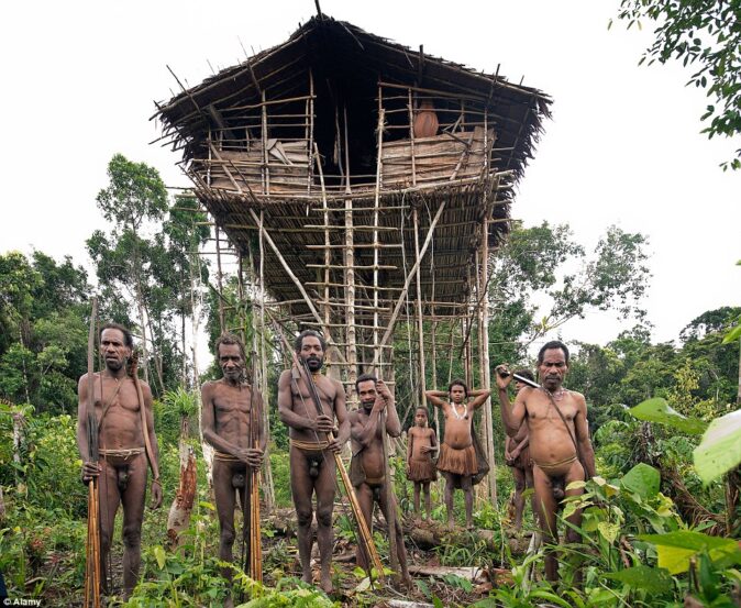 Indonesia facts: headhunters Indonesia facts: headhunters