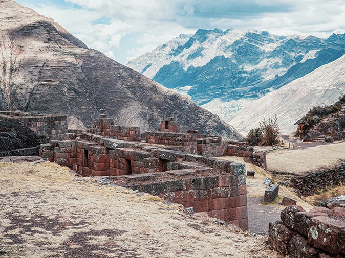 Inca ruins to visit in Peru Inca ruins in a hilly, dry landscape