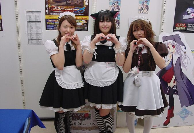 maid cafe: travel tip when traveling to Japan