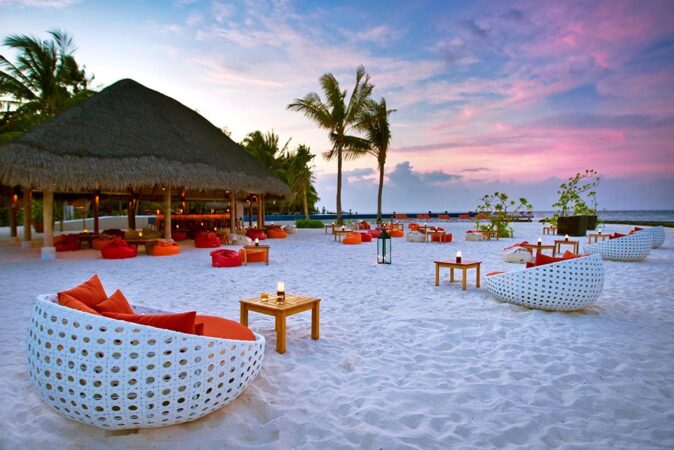 why stay in a resort in the Maldives why stay in a resort in the Maldives