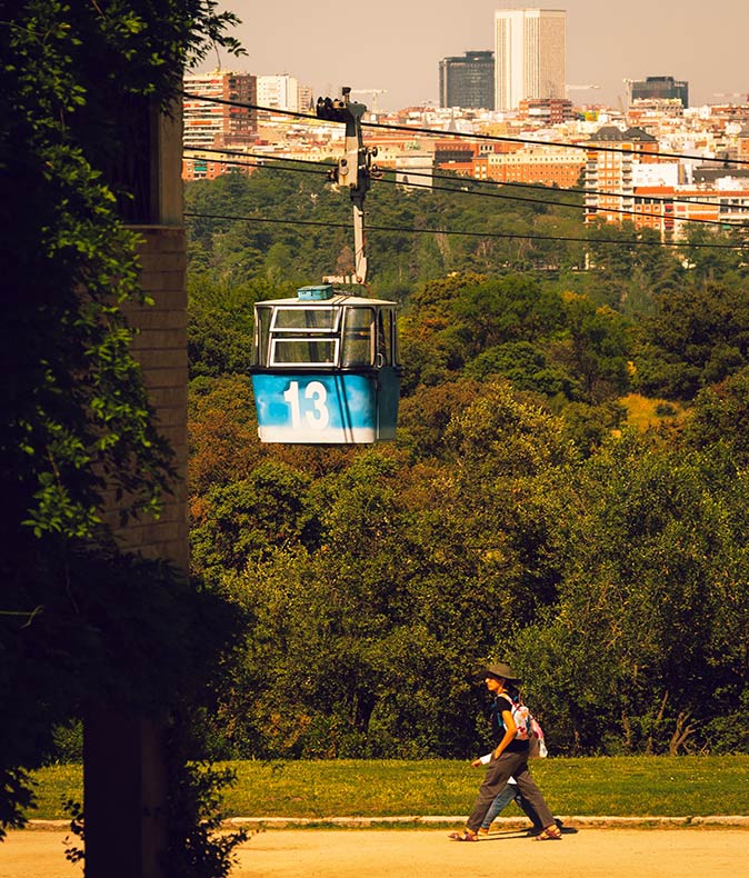 2 expats walking in casa de campo park with a ceble car passing in the background