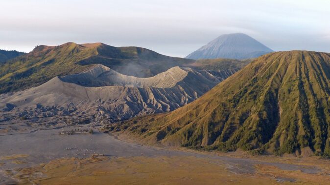 travel tips for Indonesia: Hike active volcano Mount Bromo