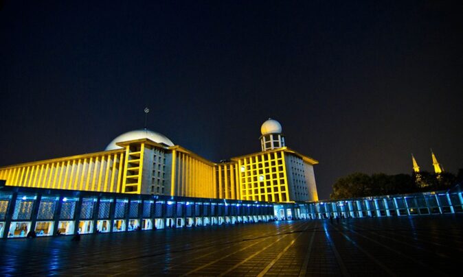 Things to do in Indonesia: visit the Istiqlal Mosque in Jakarta