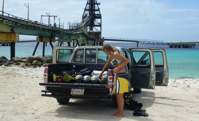 Salt Pier: one of the best dive sites in Bonaire Getting ready for a dive at Salt Pier