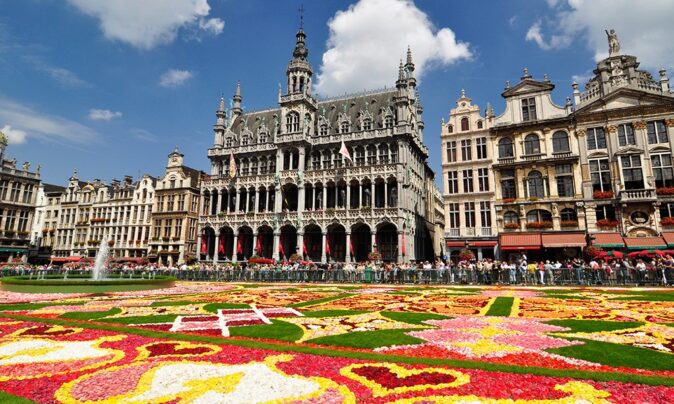 something to see when you live in Brussels: the flower carpet
