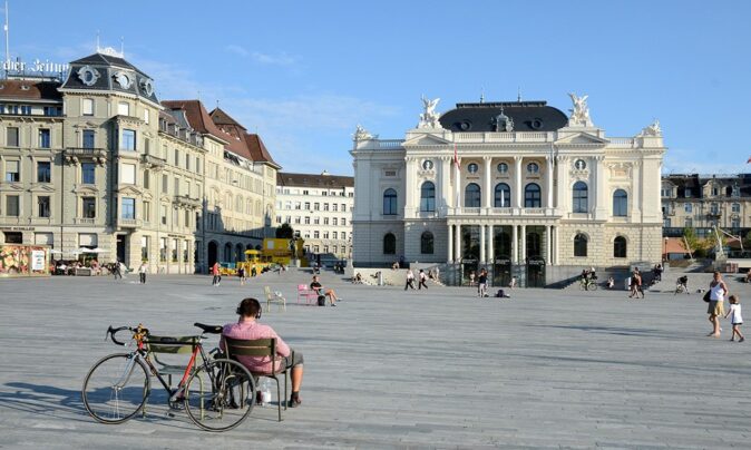 A travel guide to Zürich: the opera house A travel guide to Zürich: the opera house