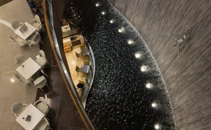 What to do in Dubai: visit Dubai Mall What to do in Dubai: visit Dubai Mall