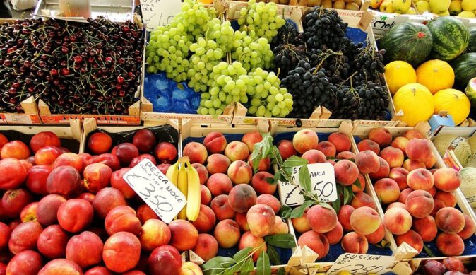 Pavia travel tips: visit a market