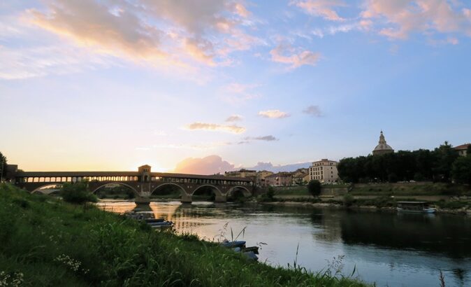 What to do in Pavia: stroll across Ponte Coperto