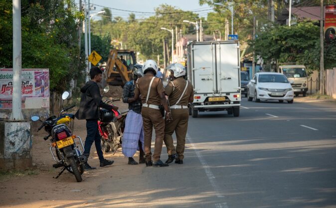 Self driving in Sri Lanka - traffic police in Sri Lanka Self driving in Sri Lanka - traffic police in Sri Lanka
