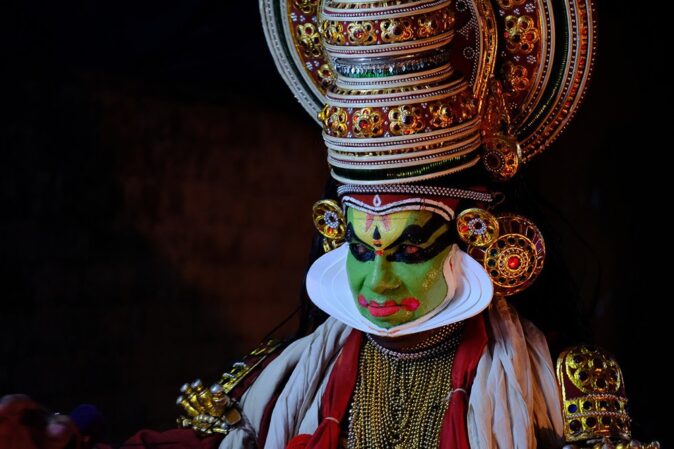 What does Kerala offer tourists? Kathakali
