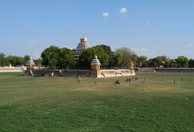 Tourist places in Madurai to visit: Mariamman Teppakulam Tourist places in Madurai to visit: Mariamman Teppakulam
