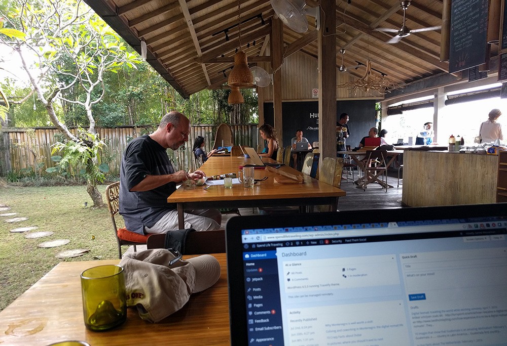 Difficulties working as a digital nomad - coworking space