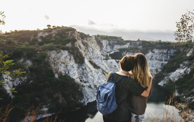 digital nomad life challenges: growing apart from friends digital nomad life challenges: losing friends