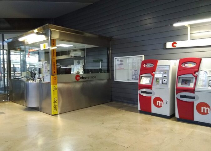 buying Valencia metro tickets