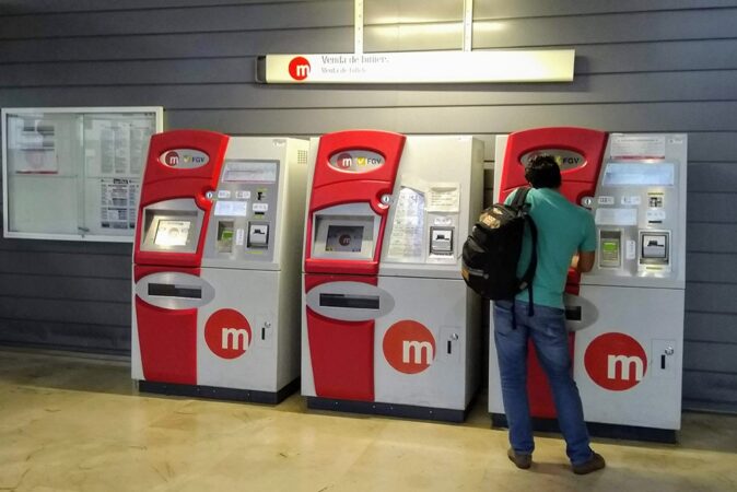 comparing prices of Valencia metro tickets