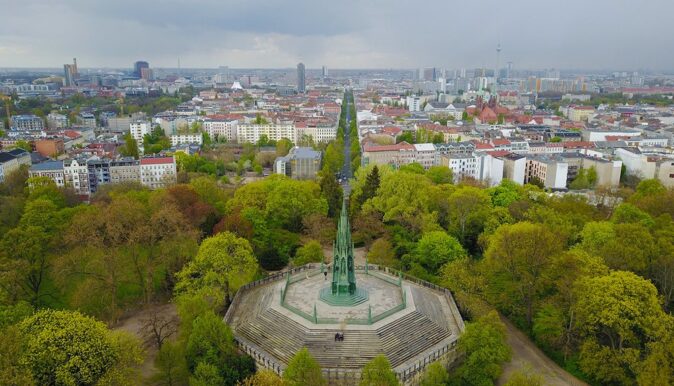 Kreuzberg: one of the best neighborhoods in Berlin for young people who enjoy nightlife Kreuzberg: one of the best neighborhoods in Berlin for young people who enjoy nightlife
