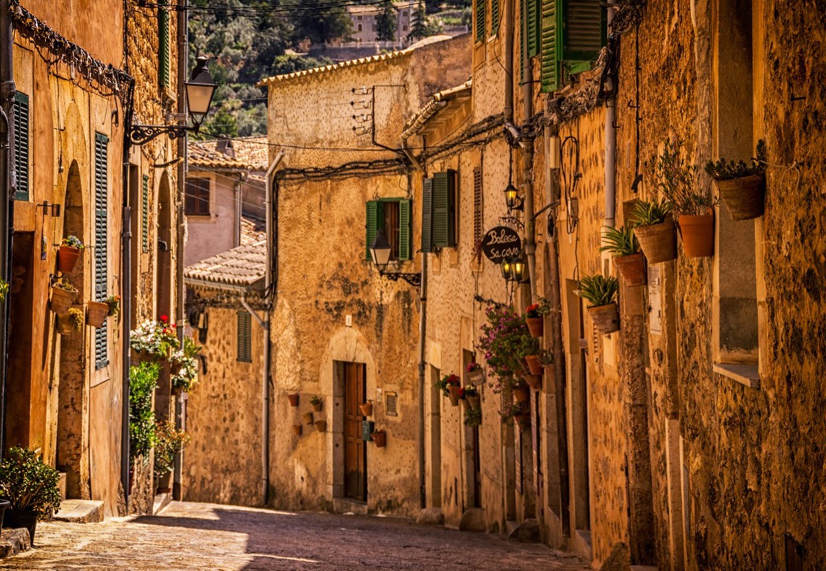 things to know before traveling to Spain