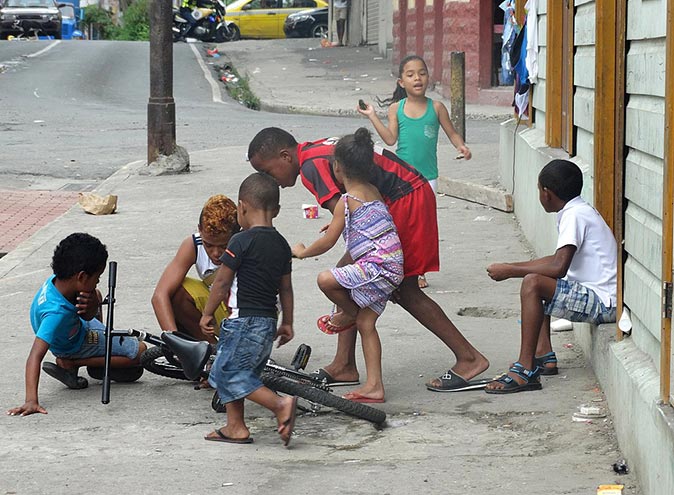 interesting facts about Panama kids playing in the streets of Panama City