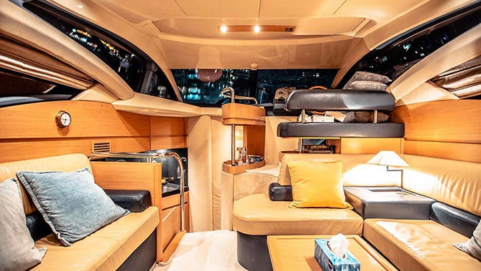 an Azimut 43 yacht charter