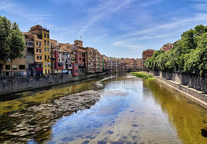 Girona's multi-colored houses Girona's multi-colored houses