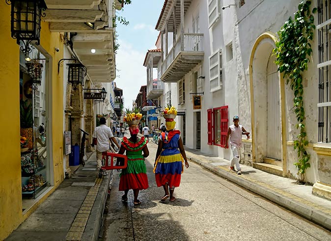 2 local women walking down a street in Cartagena's old town