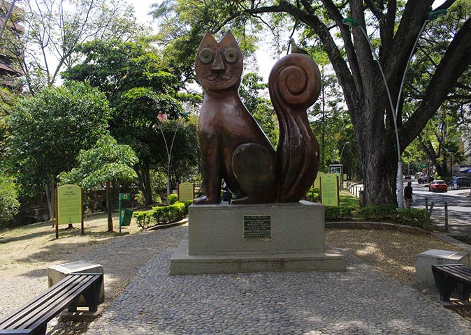 a famous statue in Cali