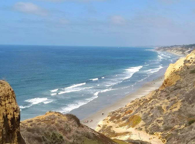 view from a cliff towards the ocean on a hike which is one of the best free things to do in San Diego