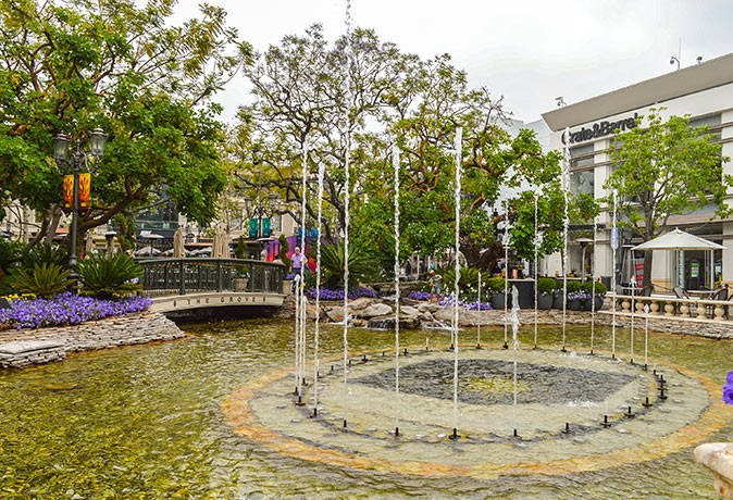 Local tips for where to find good events in LA A fountain at a shopping mall